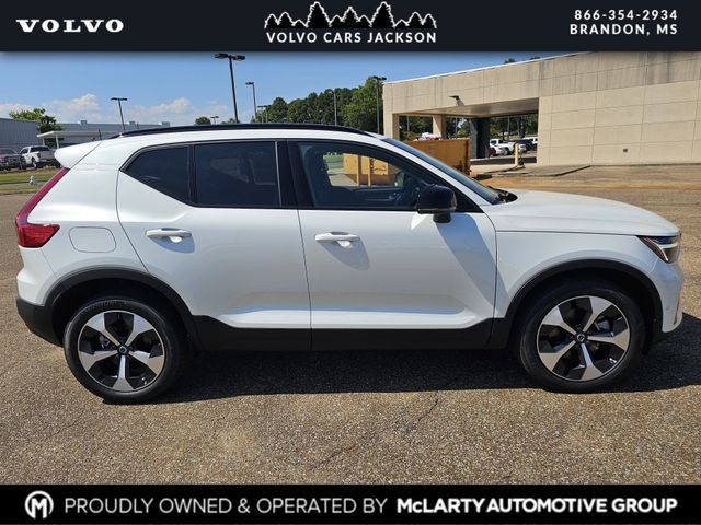 2026 Volvo XC40 Plus photo 2