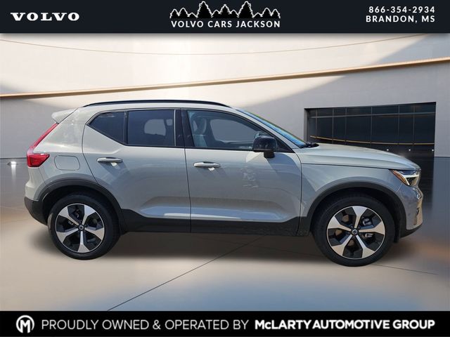 2026 Volvo XC40 Plus photo 3