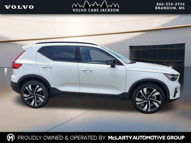 2024 Volvo XC40 Plus photo 2