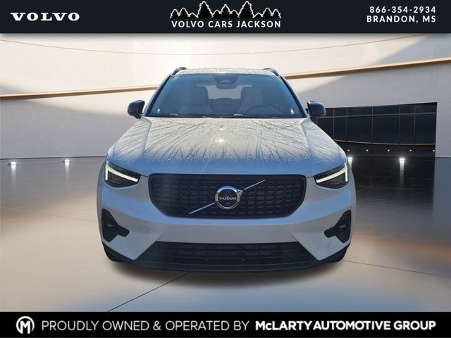 2026 Volvo XC40 photo 2