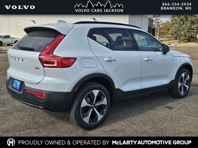 2026 Volvo XC40 Plus photo 4