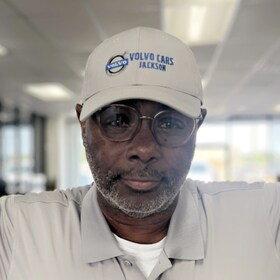 Staff member Shelton Holden from ID_6e8cb6a09052