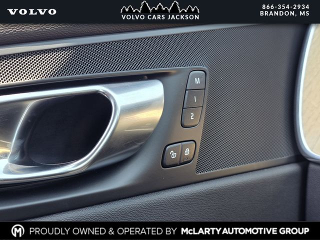 2026 Volvo XC60 Plus - Photo 14