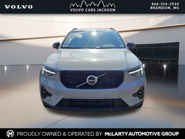 2026 Volvo XC40 Plus photo 2