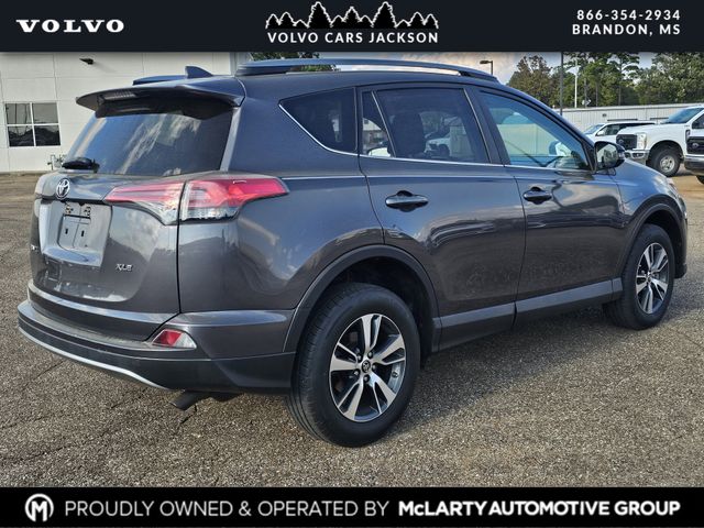 2017 Toyota RAV4 XLE photo 4