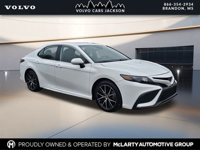2024 Toyota Camry SE's photo