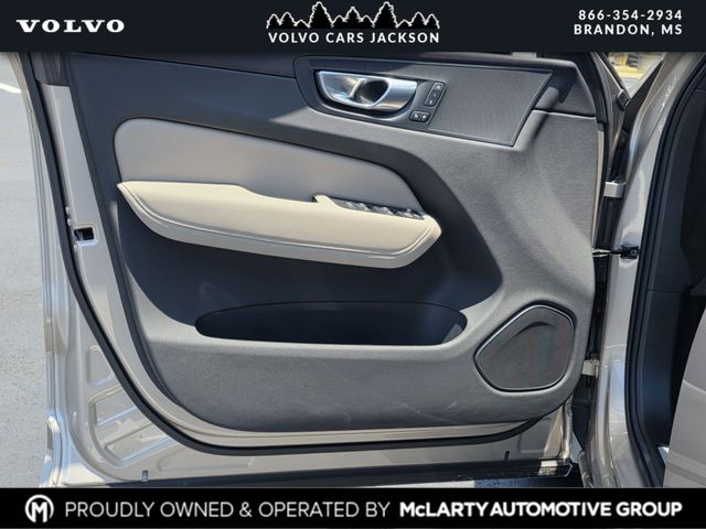 2026 Volvo XC60 Plus - Photo 12