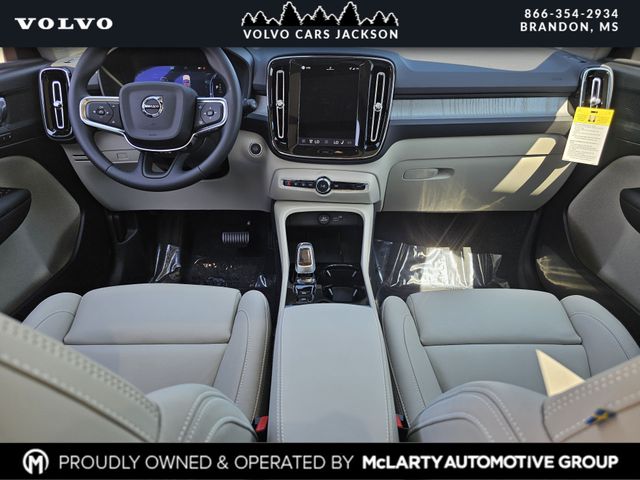 2026 Volvo XC40 Plus - Photo 8