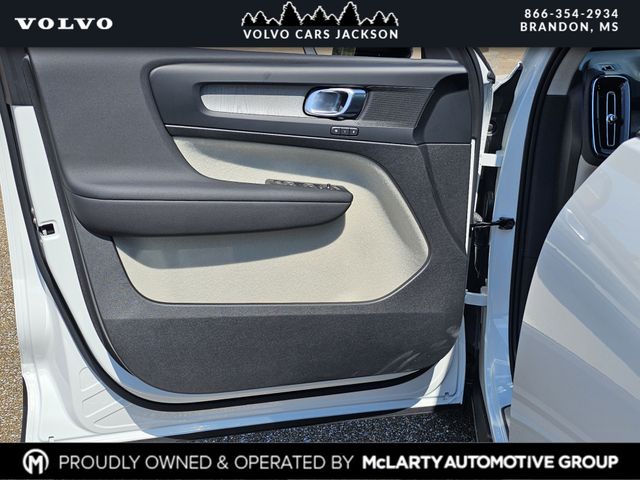 2026 Volvo XC40 Plus - Photo 15