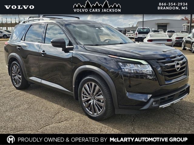 2022 Nissan Pathfinder SL's photo