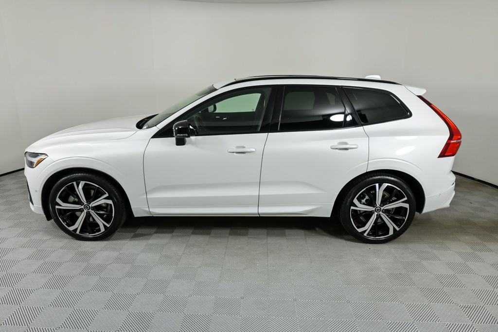 2023 Volvo XC60 B5 Ultimate photo 2