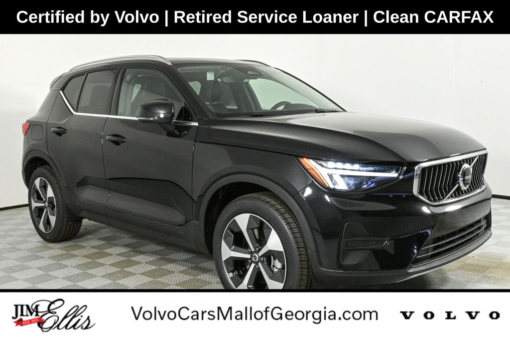 2025 Volvo XC40 Core's photo