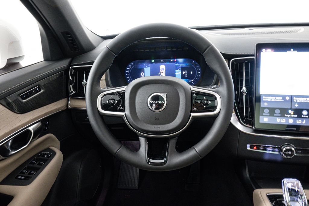 2026 Volvo XC90 Plus photo 3