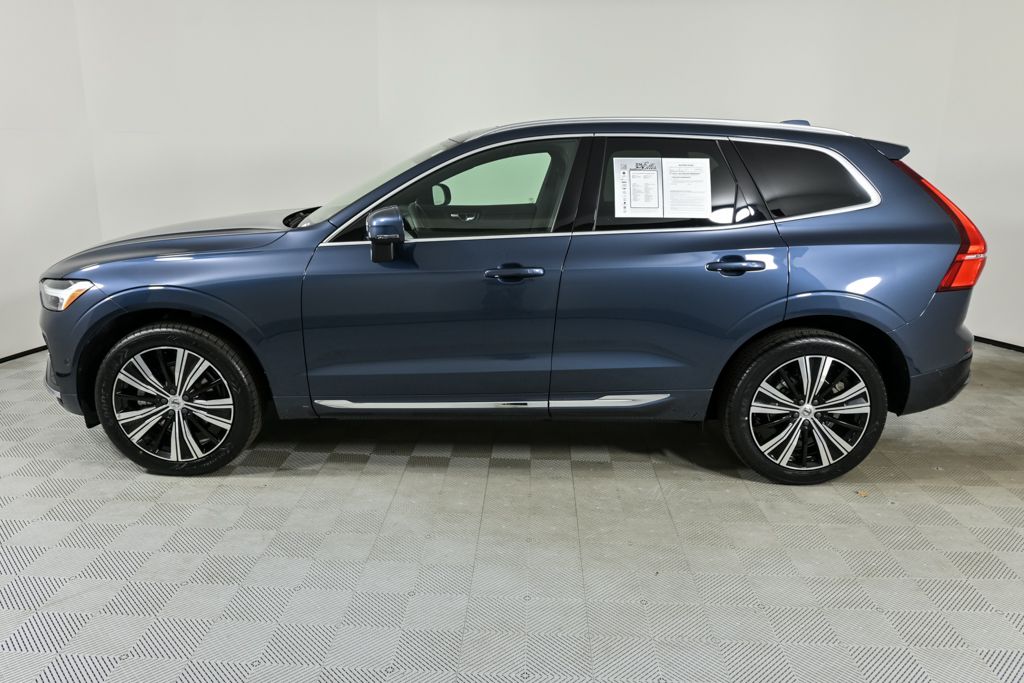 2023 Volvo XC60 B5 Plus photo 2