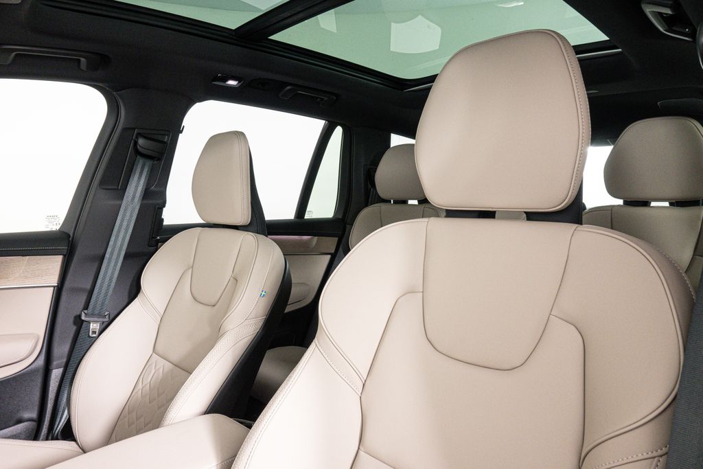 2026 Volvo XC90 Plus - Photo 21