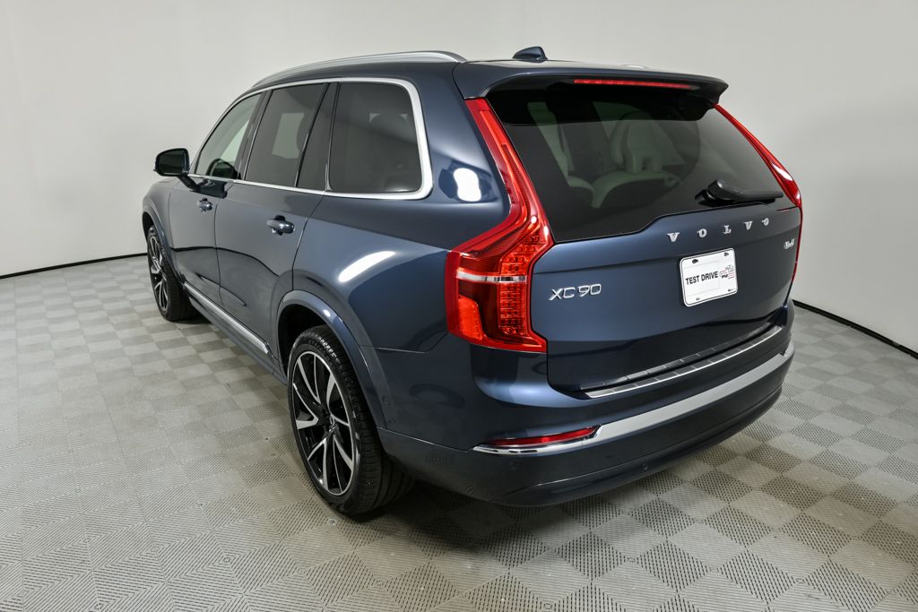 2023 Volvo XC90 AWD Plus photo 2