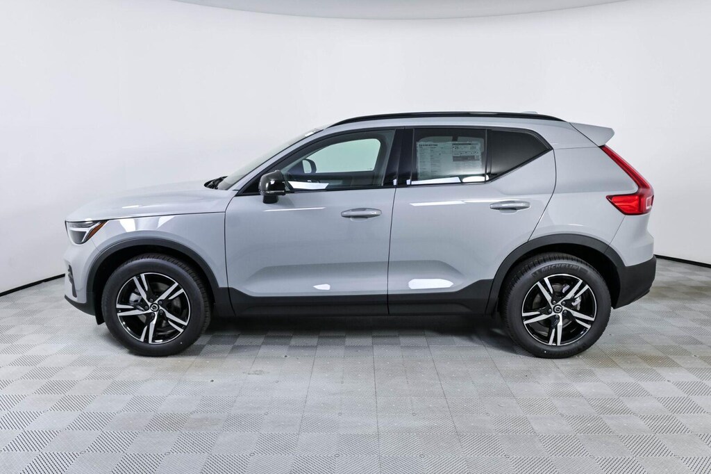 New 2026 Volvo XC40 B5 Core SUV