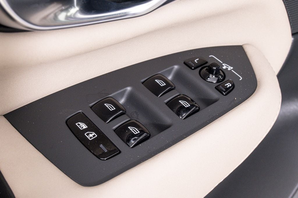 2026 Volvo XC90 Plus - Photo 27
