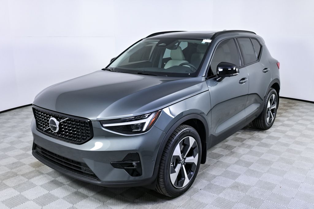 2026 Volvo XC40 B5 Plus Dark AWD's photo
