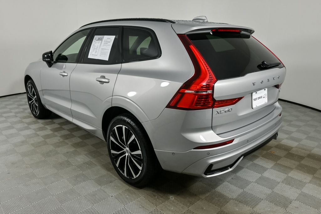2025 Volvo XC60 B5 Plus photo 3