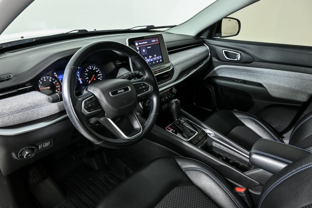 2022 Jeep Compass Latitude photo 2