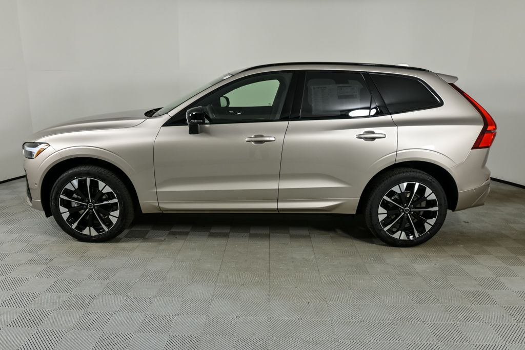 2026 Volvo XC60 B5 Plus photo 2