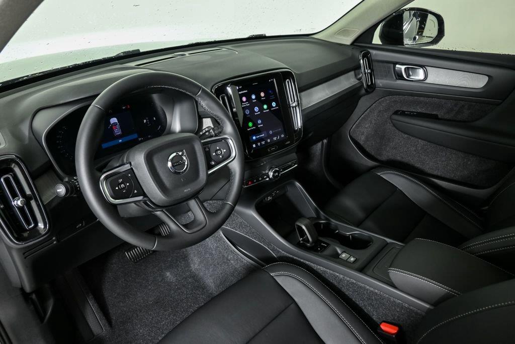 2026 Volvo XC40 Core - Photo 6