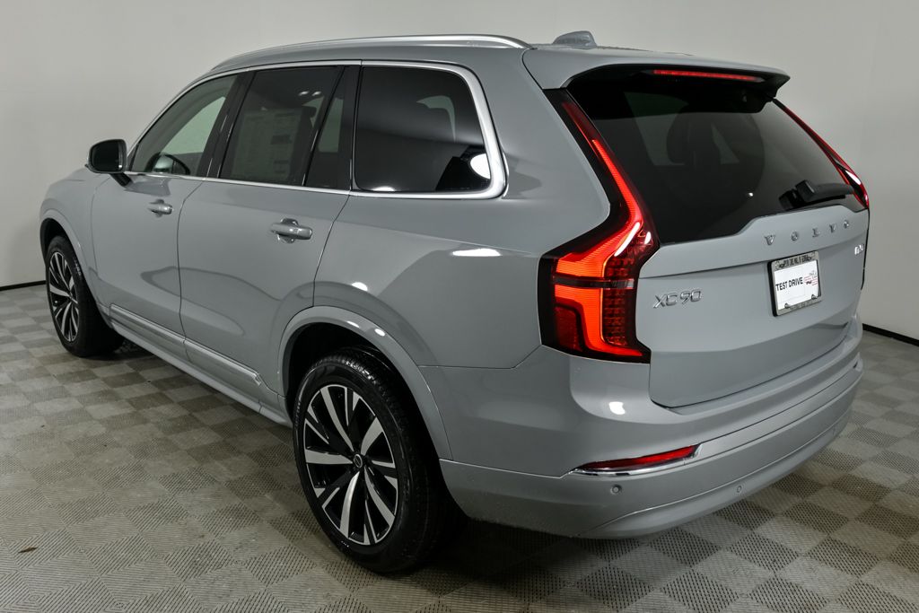 2026 Volvo XC90 B5 Core photo 2