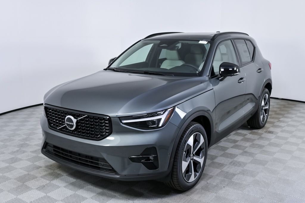 2026 Volvo XC40 B5 Plus Dark AWD's photo
