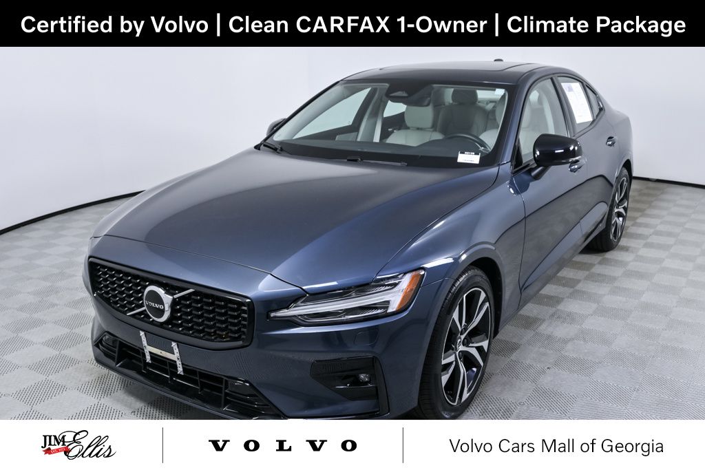 2024 Volvo S60 B5 Core Dark Theme's photo
