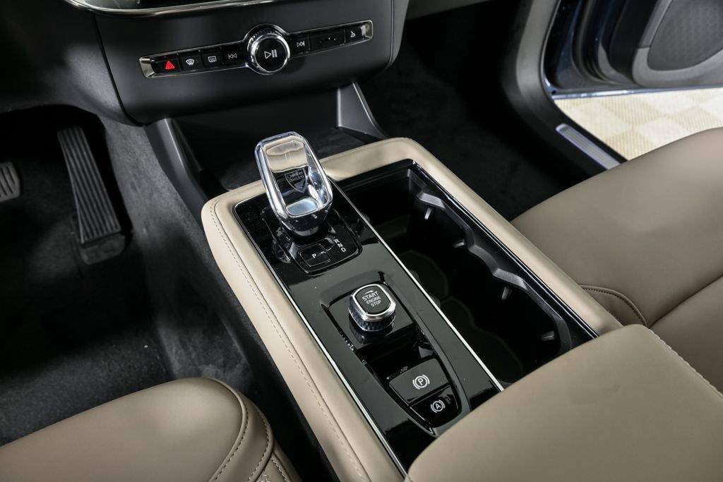 2026 Volvo XC90 Plus - Photo 19