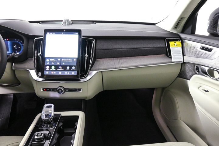 2025 Volvo XC90 photo 4