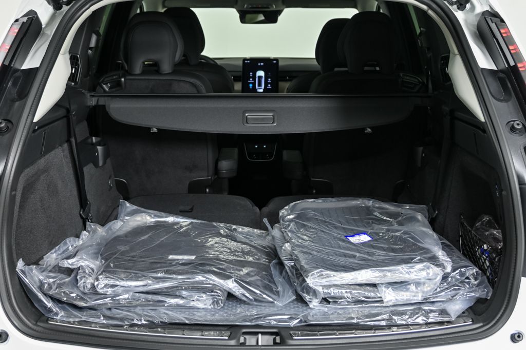 2025 Volvo EX90 Plus - Photo 30