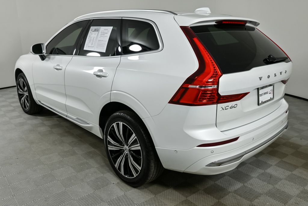 2023 Volvo XC60 B5 Plus photo 3