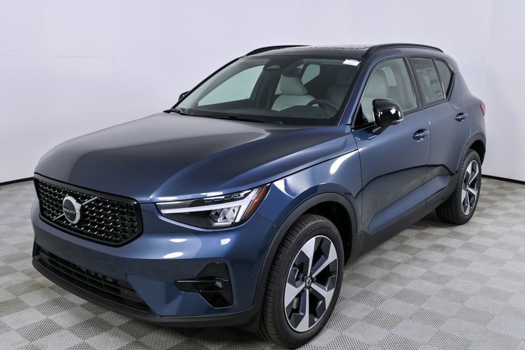2026 Volvo XC40 Plus's photo