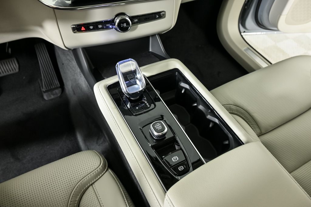 2026 Volvo XC90 Ultra - Photo 17