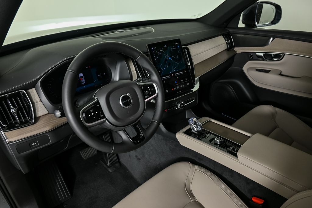 2026 Volvo XC90 Plus photo 4