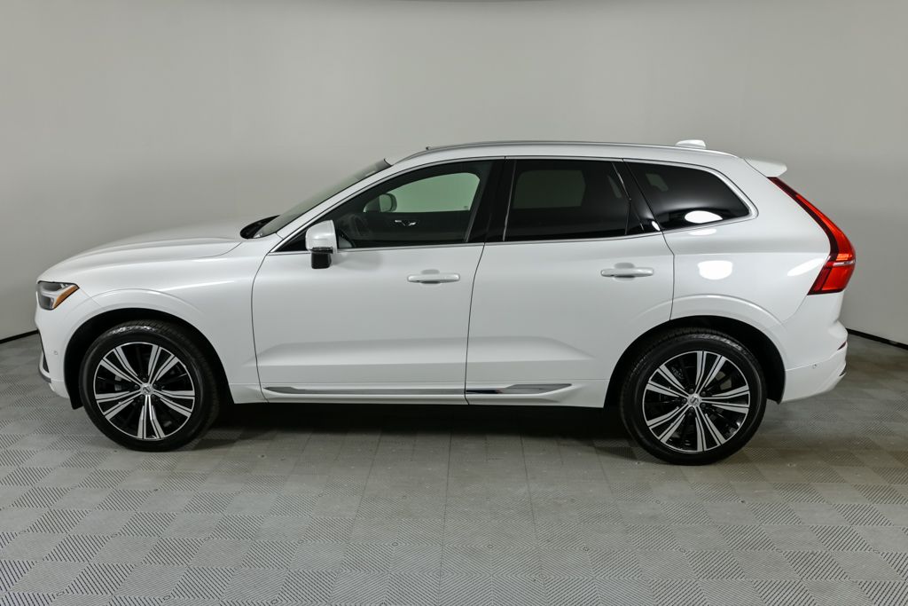 2022 Volvo XC60 B5 Inscription photo 2