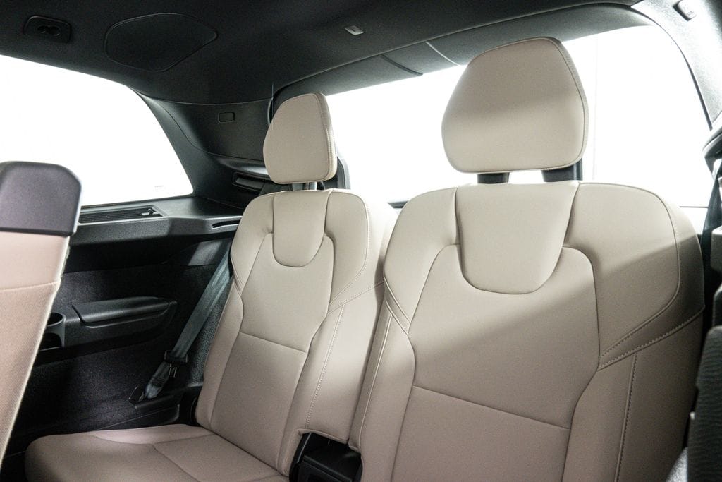 2026 Volvo XC90 Plus - Photo 15
