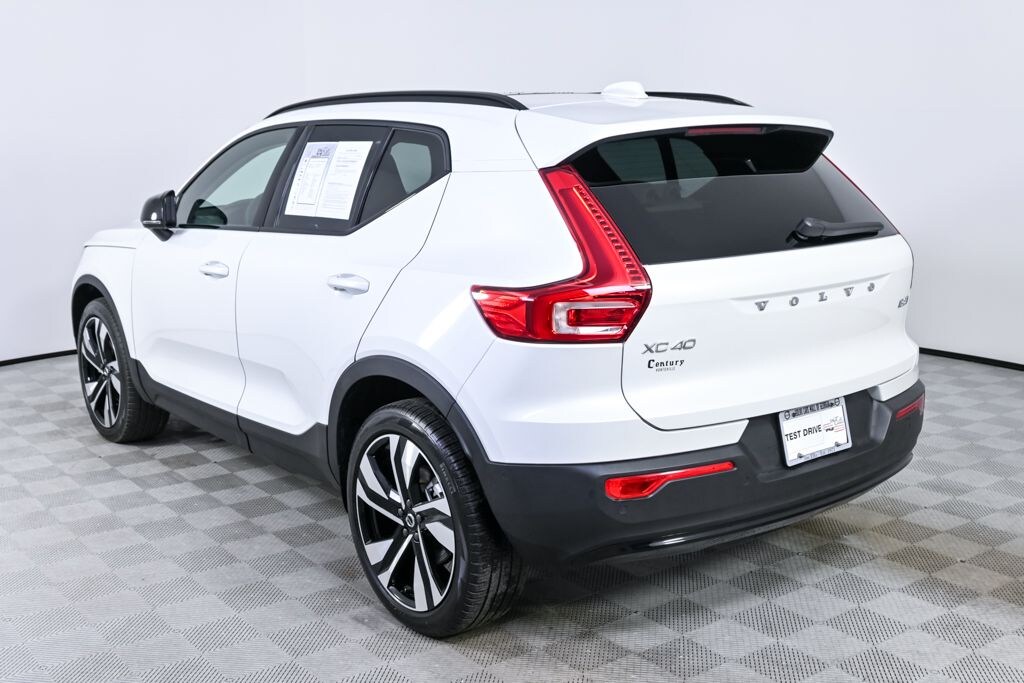 Certified 2025 Volvo XC40 B5 Plus Dark Theme SUV