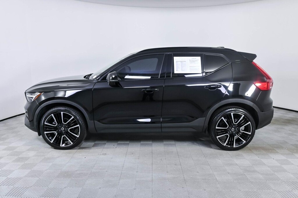 Certified 2024 Volvo XC40 B5 Ultimate Dark SUV