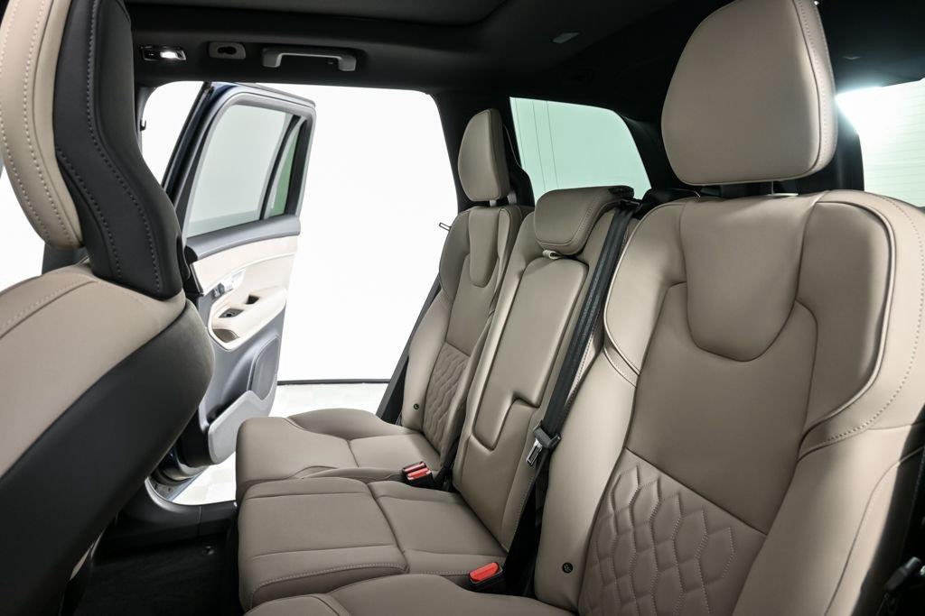 2026 Volvo XC90 Plus - Photo 23