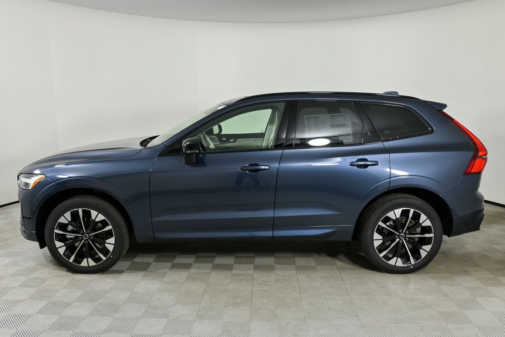 2026 Volvo XC60 B5 photo 2
