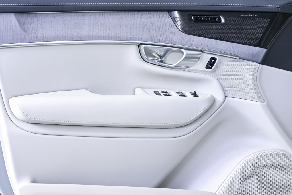2026 Volvo XC90 Ultra - Photo 8