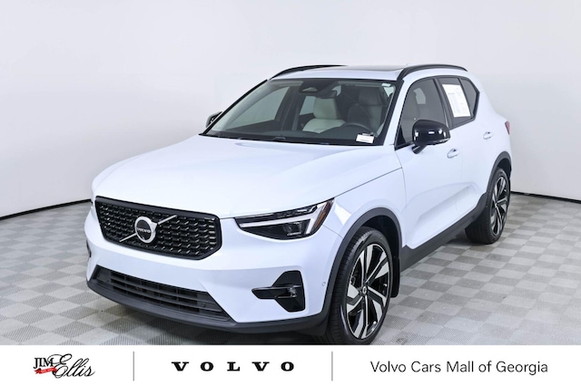 2024 Volvo XC40 B5 Plus Dark SUV