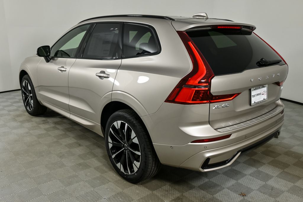 2026 Volvo XC60 B5 Plus photo 3