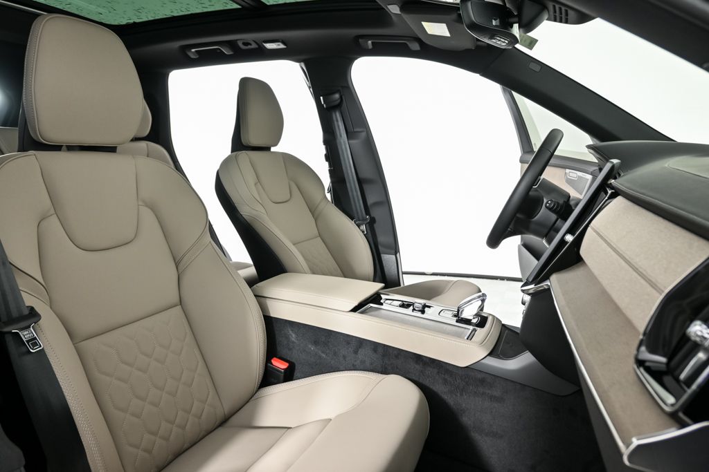 2026 Volvo XC90 Plus - Photo 23