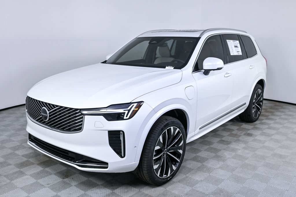2026 Volvo XC90 Plus's photo