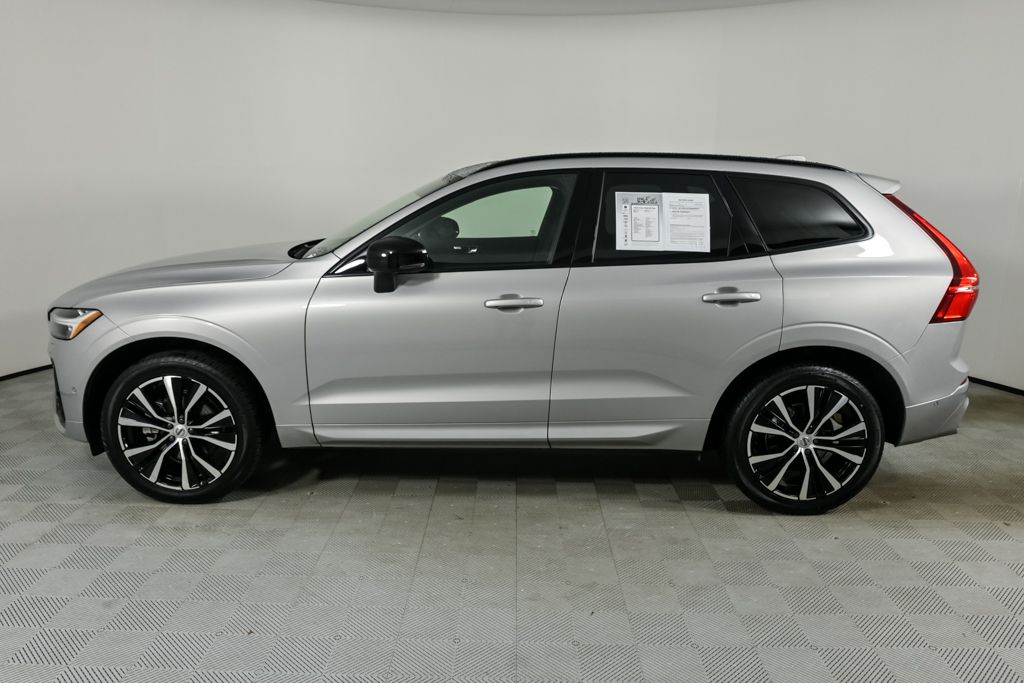 2025 Volvo XC60 B5 Plus photo 2