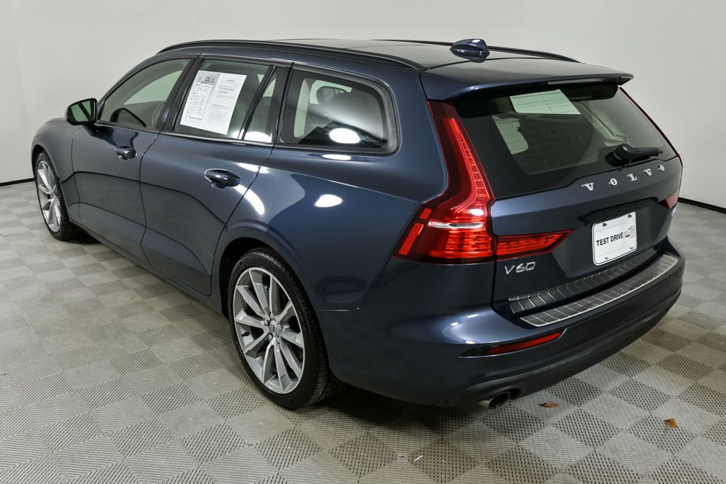 2020 Volvo V60 T5 Momentum photo 3